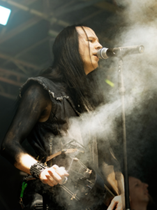 Ian Ian - Gesang, Tin & Low Whistles, Drehleier